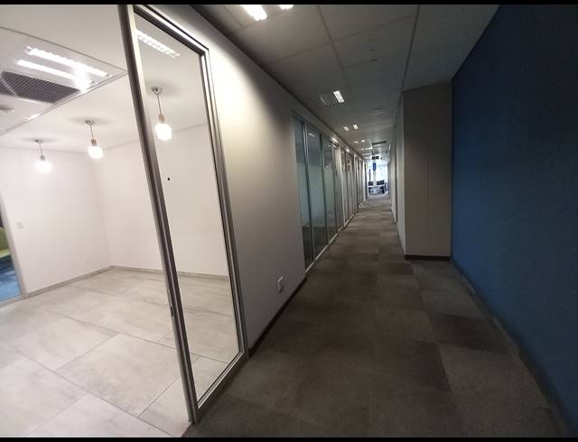1,267M² OFFICE TO LET IN BRYANSTON